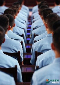 2025阅兵女两个领队是谁中国最年轻的师长几岁